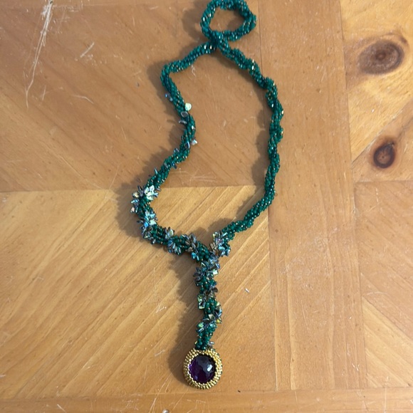 Green and Gold Necklace with Elegant Pendant - Picture 1 of 3
